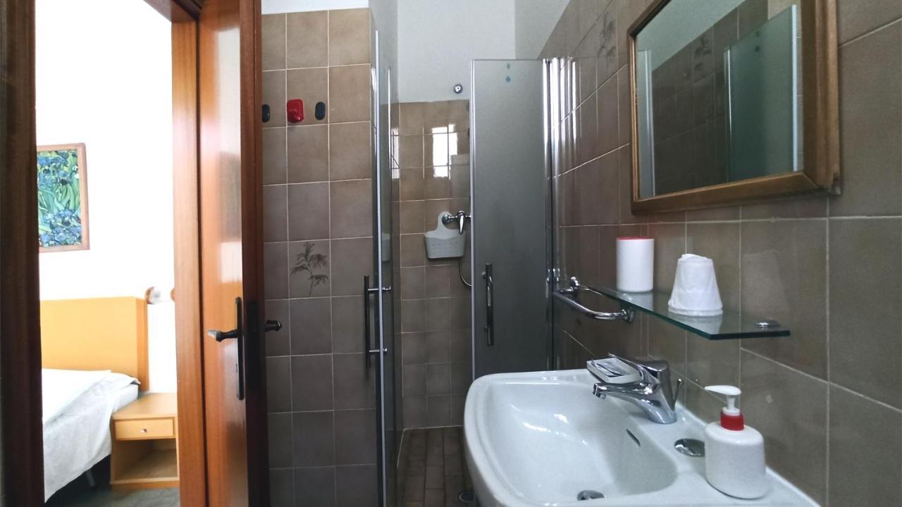 בלריה-איגאה מרינה Hotel La Caravella מראה חיצוני תמונה