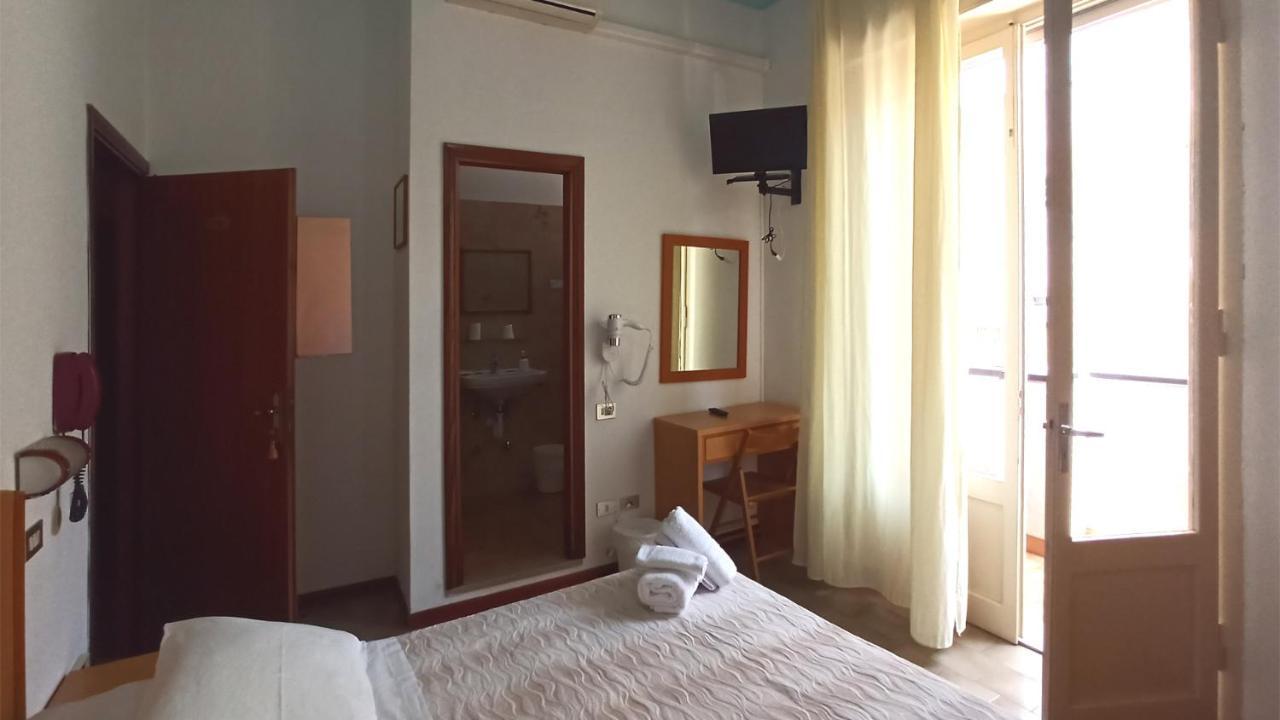 בלריה-איגאה מרינה Hotel La Caravella מראה חיצוני תמונה