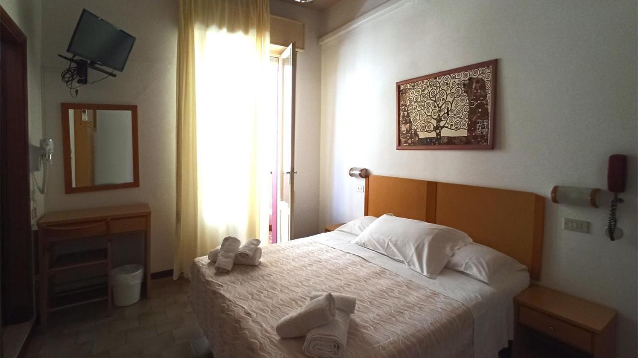 בלריה-איגאה מרינה Hotel La Caravella מראה חיצוני תמונה